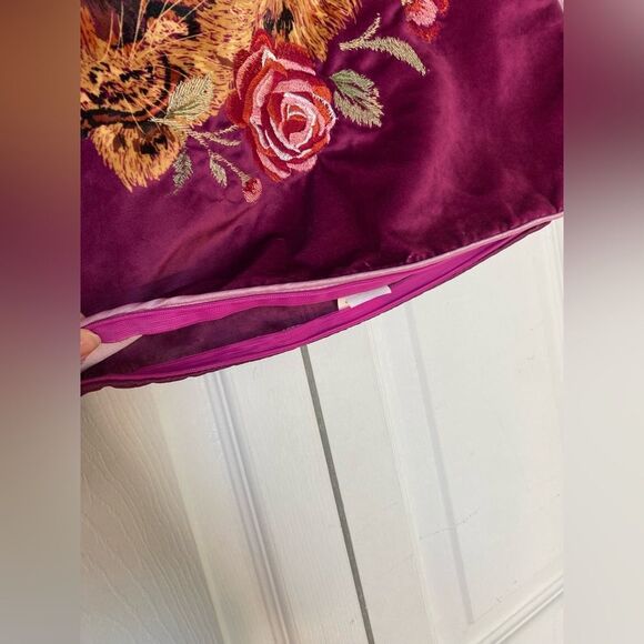 Rich Purple Tiger & Flower Decorative Pillowcase - Picture 5 of 7